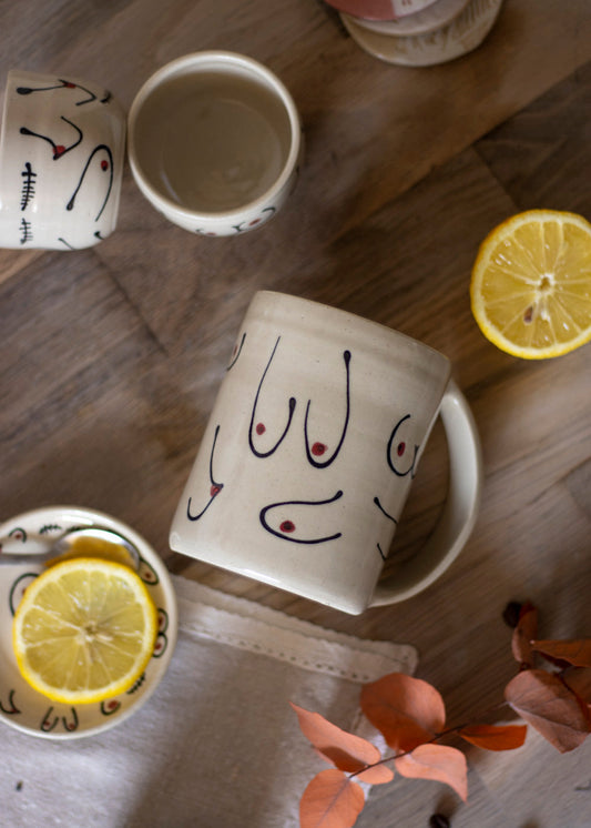 Mug boobs