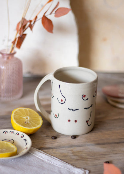 Mug boobs